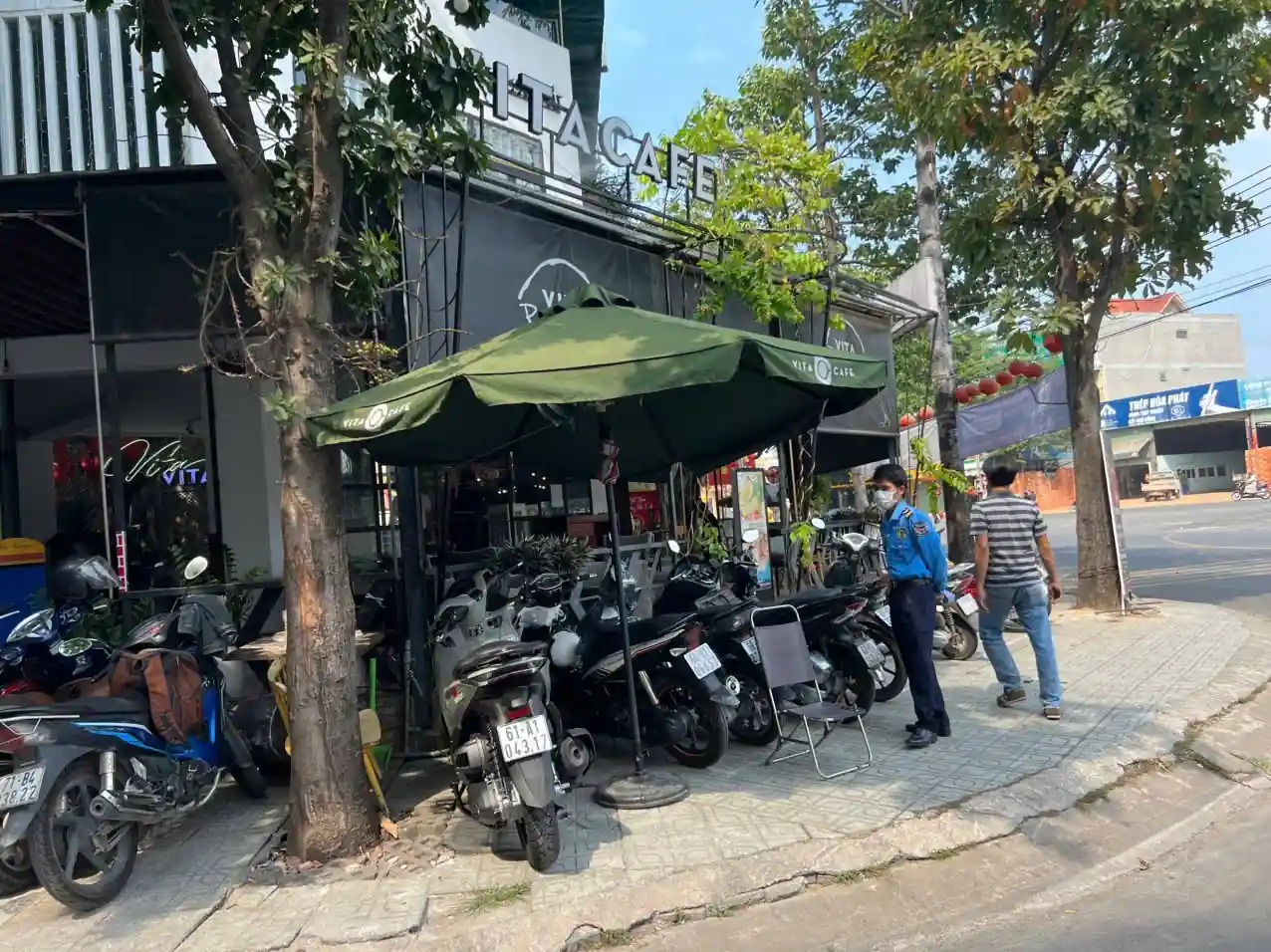 Nhân viên bảo vệ Bắc Thiên Long tại khu vực kinh doanh