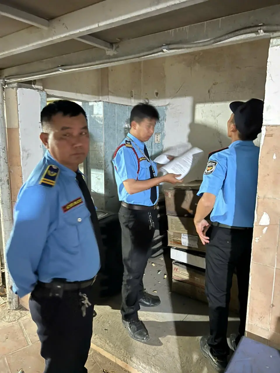 Nhân viên Bảo vệ Bắc Thiên Long kiểm tra khu vực và hồ sơ tại mục tiêu