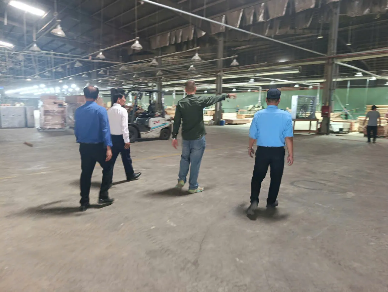 Khảo sát thực tế khu vực nhà xưởng trước khi bố trí bảo vệ tại Đức Hòa